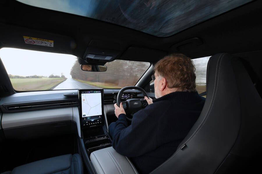 Steve Cropley vozi Ford Capri iz 2026.