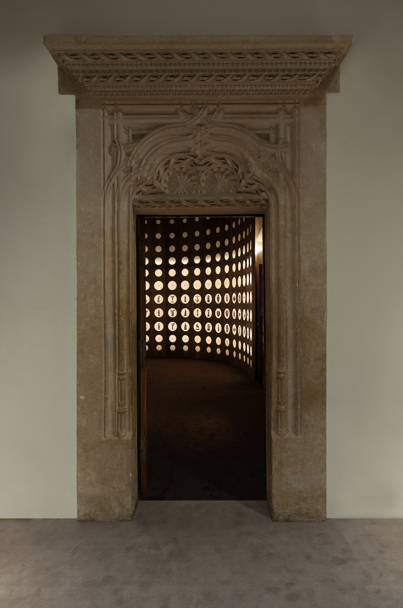 spatial foldings at the antiquity exhibition designed by narchitektura 9