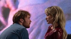 'Furious' Recenzija: Elizabeth Meriwether donosi vrhunski žanrovski film u Huluovom uzbudljivom trileru mačke i miša - 2 'Furious' Recenzija: Elizabeth Meriwether donosi vrhunski žanrovski film u Huluovom uzbudljivom trileru mačke i miša - 2