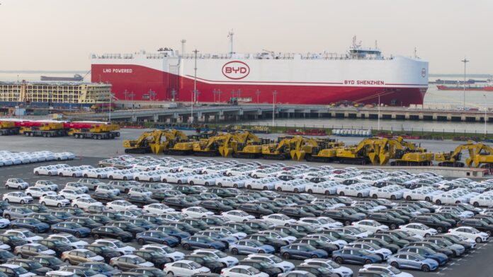 Kinesko tržište automobila ide prema najgoroj godini od 2021. dok prodaja pada 20%