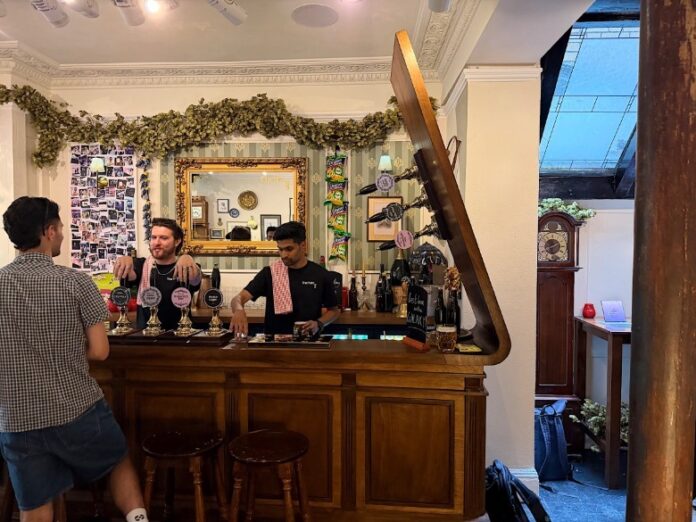 Posjetio sam Samsung-ov pop-up pub s temom sklopivih uređaja i njegova bezalkoholna piva bila su užasna