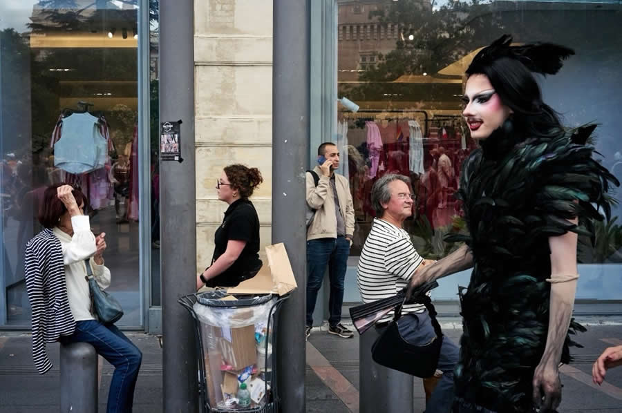 Umijeće savršenog trenutka: 34 domišljate ulične fotografije Emiliana Cuadrada koje pretvaraju obične prizore u vizualna iznenađenja - 23 Umijeće savršenog trenutka: 34 domišljate ulične fotografije Emiliana Cuadrada koje pretvaraju obične prizore u vizualna iznenađenja - 23