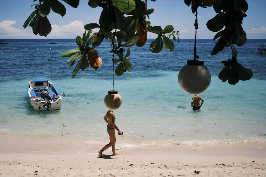 Umijeće savršenog trenutka: 34 domišljate ulične fotografije Emiliana Cuadrada koje pretvaraju obične prizore u vizualna iznenađenja - 6 Umijeće savršenog trenutka: 34 domišljate ulične fotografije Emiliana Cuadrada koje pretvaraju obične prizore u vizualna iznenađenja - 6