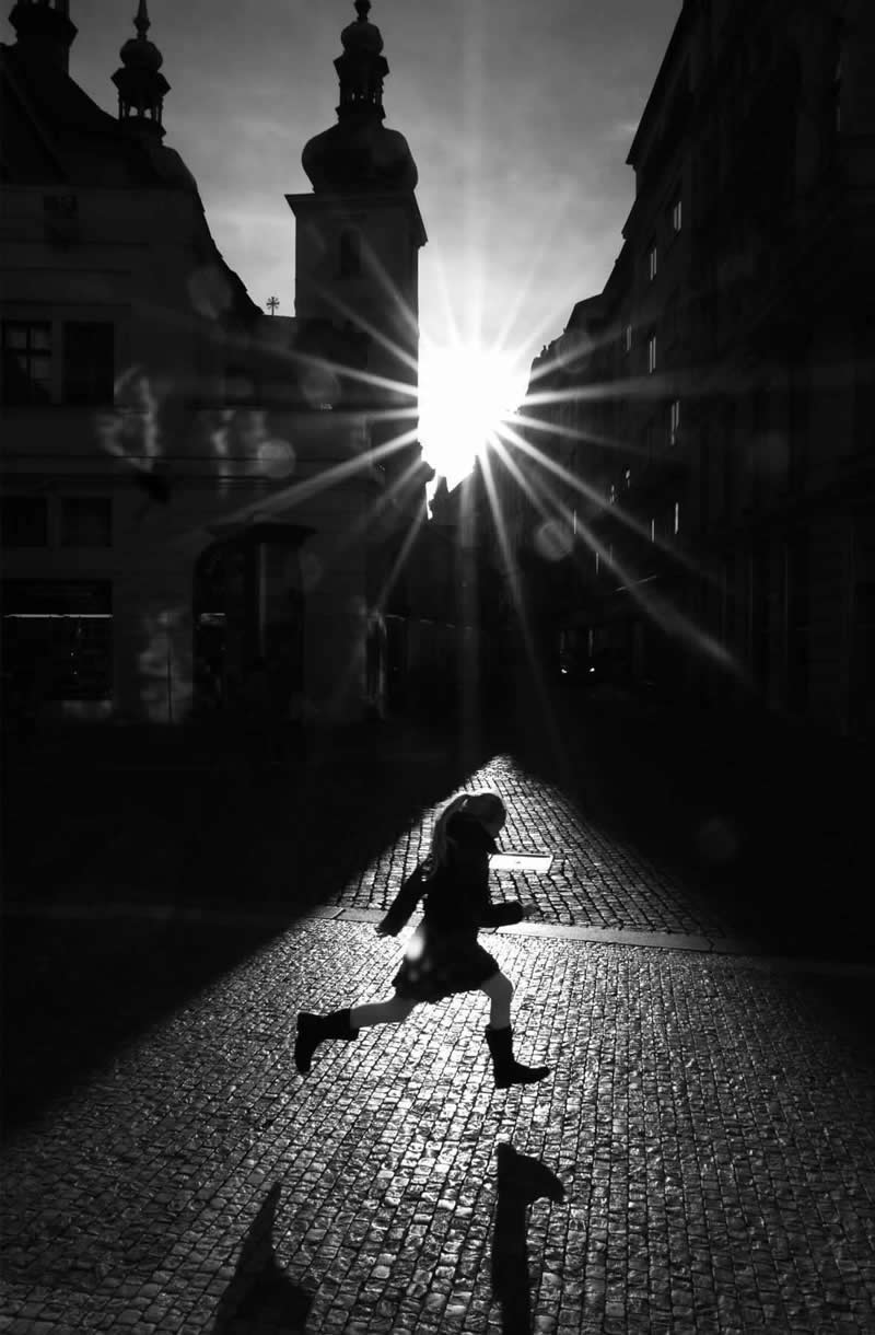 Umjetnost savršenog trenutka: 30 uličnih fotografija snimljenih u točno pravom trenutku - 12
