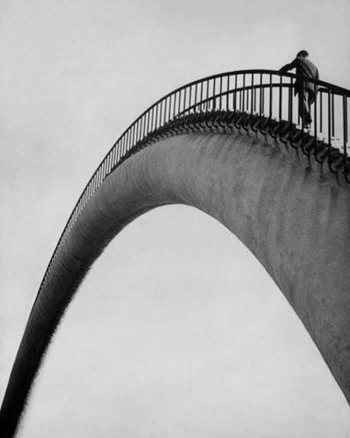 Bezvremenski crno-bijeli: 35 minimalističkih fotografija u kojima svjetlo, sjena i oblik pripovijedaju priču - 31 Bezvremenski crno-bijeli: 35 minimalističkih fotografija u kojima svjetlo, sjena i oblik pripovijedaju priču - 31