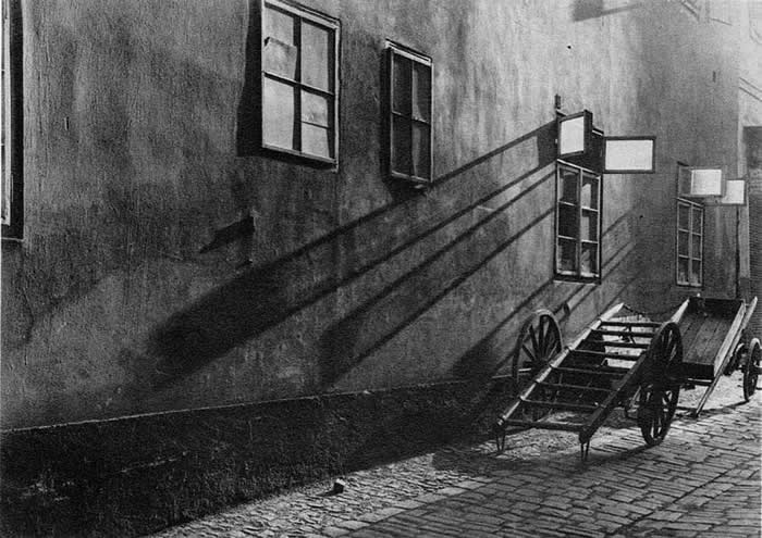 Bezvremenski crno-bijeli: 35 minimalističkih fotografija u kojima svjetlo, sjena i oblik pripovijedaju priču - 7 Bezvremenski crno-bijeli: 35 minimalističkih fotografija u kojima svjetlo, sjena i oblik pripovijedaju priču - 7