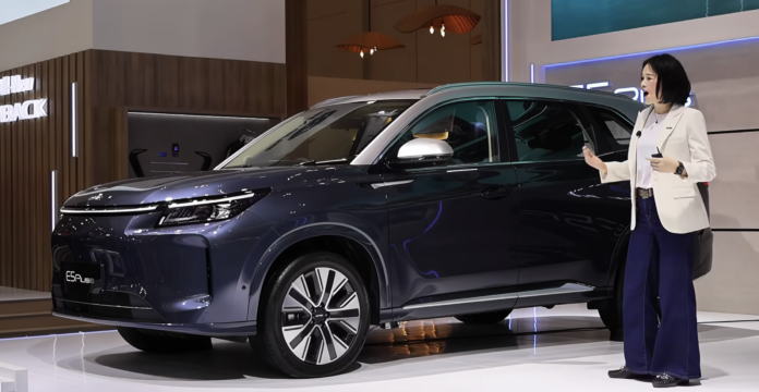 DFSK lansira E5 Plus s upravljačem na desnoj strani u Indoneziji dok kineski proizvođači automobila šire prisutnost diljem Jugoistočne Azije