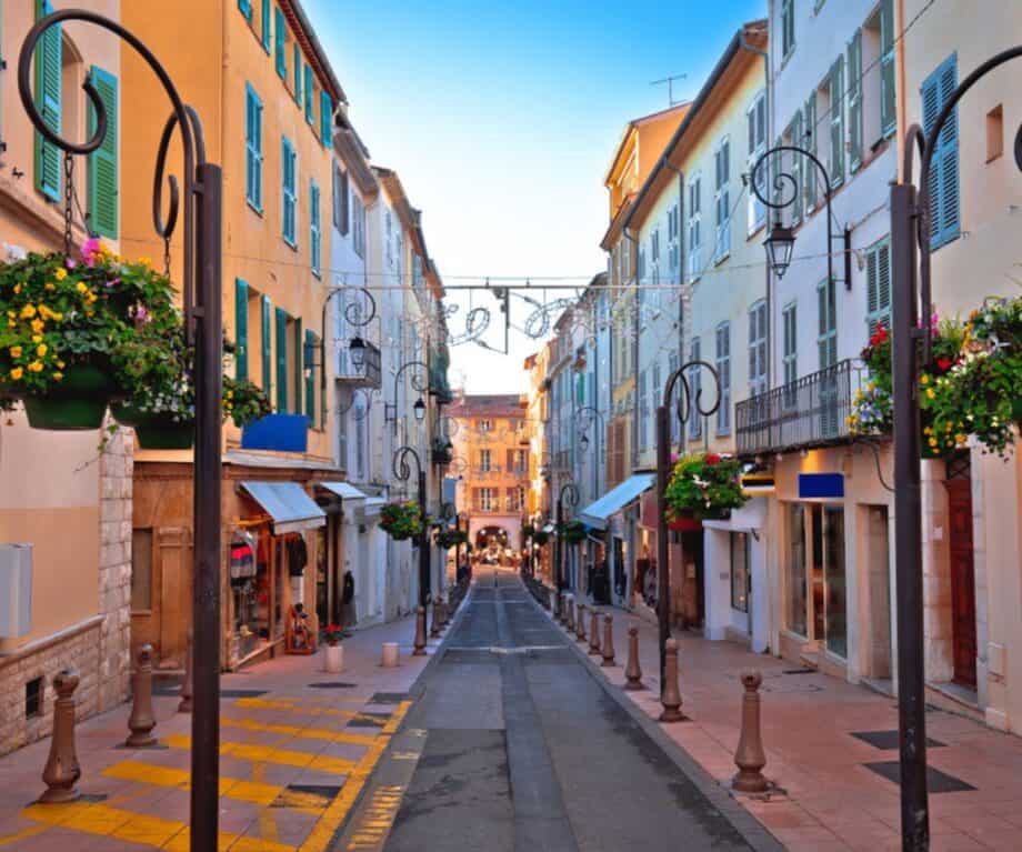 Iznajmljivanje superjahte na Francuskoj rivijeri: St Tropez, Cannes, Monaco ili Nice? - 4