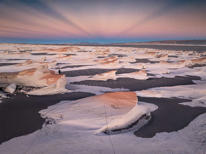 Sol i tišina: 28 nadzemaljskih pogleda na pustinju Atacama autora Karola Nienartowicza - 18