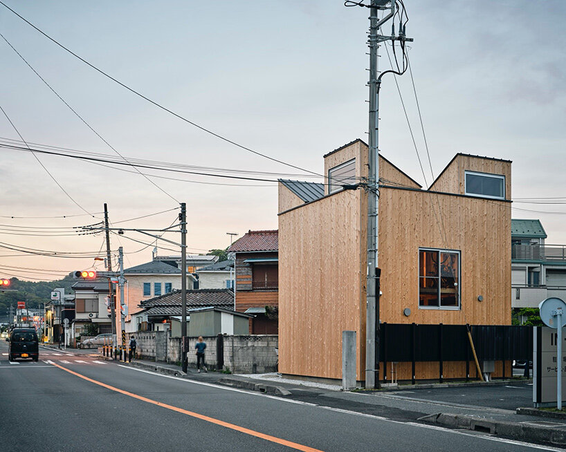 takaaki fuji + yuko fuji builds japanese home to be dismantled and moved with its residents - 2