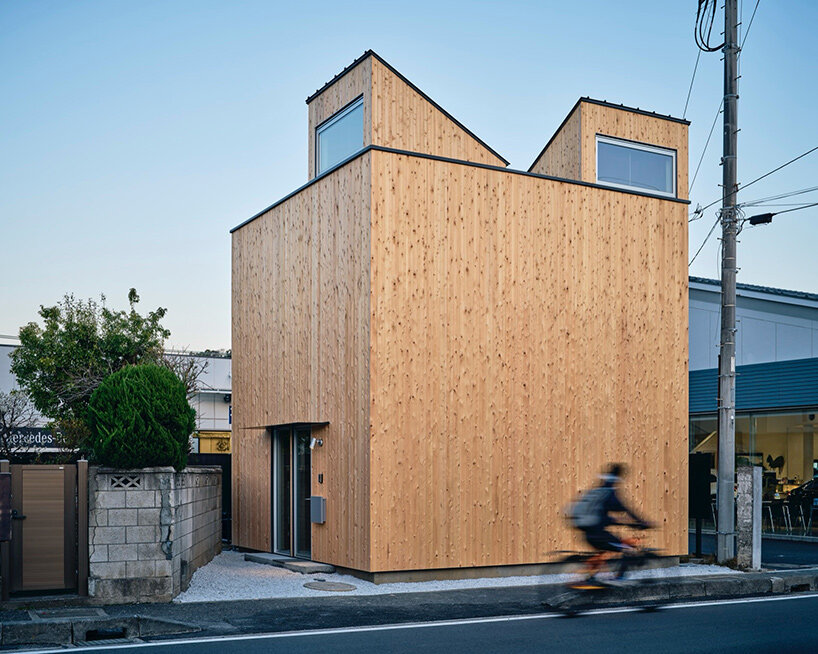 takaaki fuji + yuko fuji builds japanese home to be dismantled and moved with its residents - 3