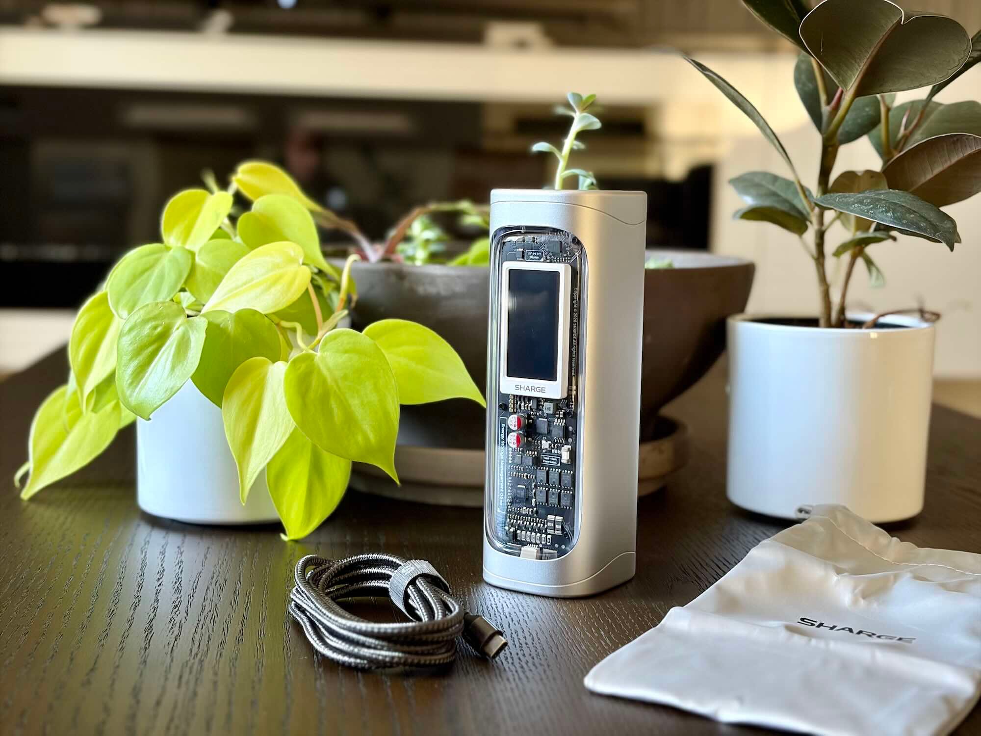 Testirano: Morate vidjeti Shargeov impresivni novi metalni power bank s monolitnim kućištem i zaslonom [Ponuda pri lansiranju] - 3
