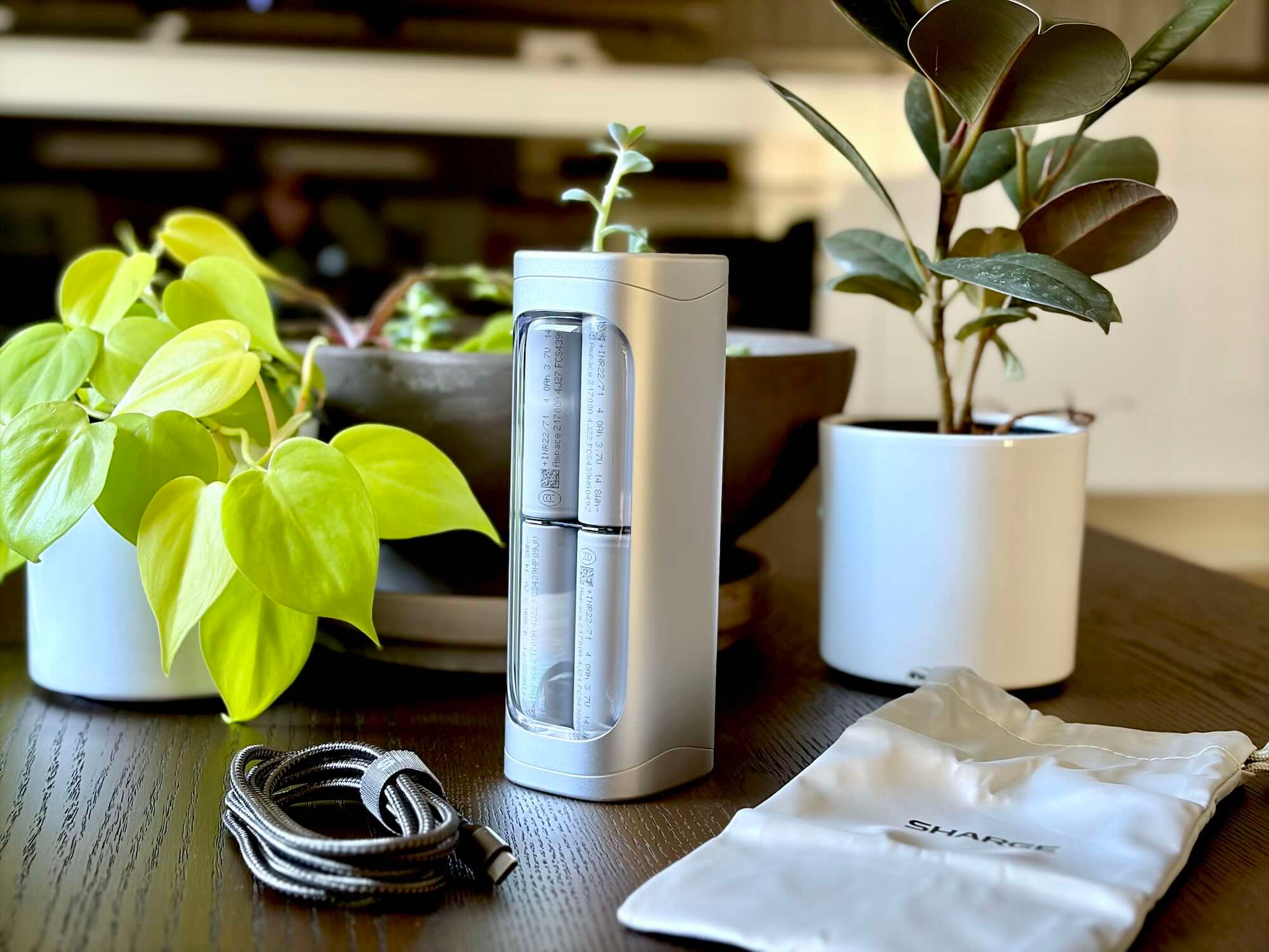 Testirano: Morate vidjeti Shargeov impresivni novi metalni power bank s monolitnim kućištem i zaslonom [Ponuda pri lansiranju] - 4