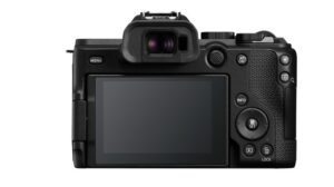 Canonov fotoaparat R8 II posudio je svoj dizajn od klasičnog SLR filmskog fotoaparata