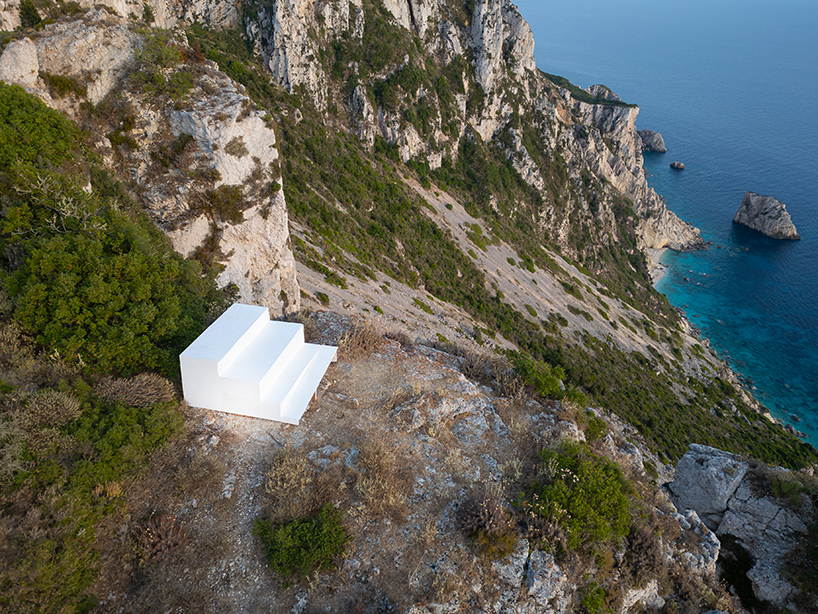 dimitris kontodimos builds a collective throne at the western edge of greece 1
