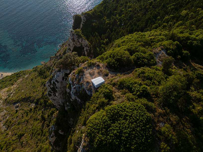 dimitris kontodimos builds a collective throne at the western edge of greece 2