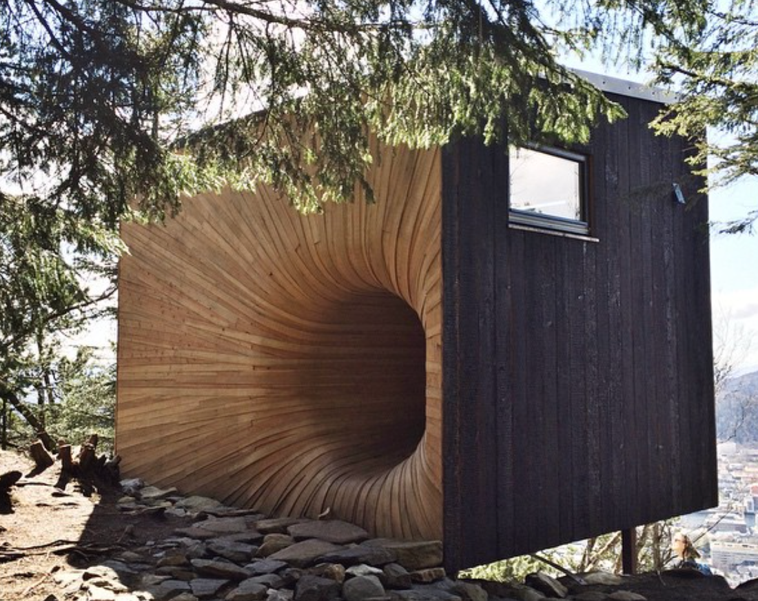 The cabin's exterior mimics the horn of a tuba (hence its name).