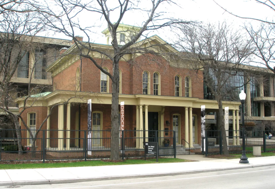 The story of Hull-House is believed to have inspired the 1967 novel