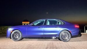 2027 BMW M760 vraća V-8 u brandovu veliku luksuznu limuzinu