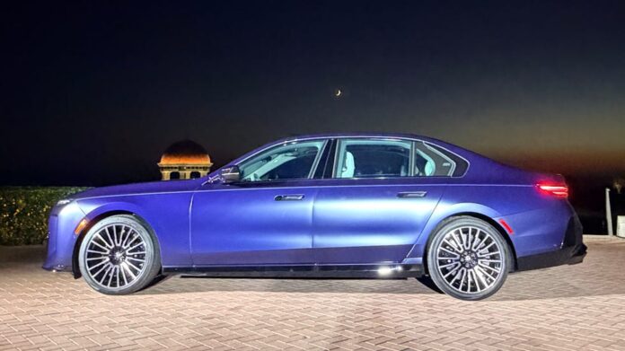 2027 BMW M760 vraća V-8 u brandovu veliku luksuznu limuzinu