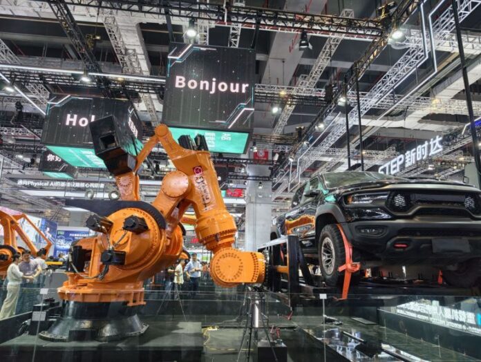 Kineski robot s nosivošću od pet tona debitira na šangajskom sajmu CIIF, ali ono što je važno jest stvarna izvedba u praksi