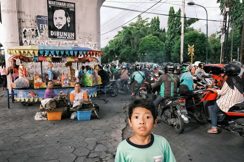 Ljepota u svakodnevnom: 35 uličnih fotografija Bima Pradityoa koje bilježe čaroliju svakodnevnog života - 28
