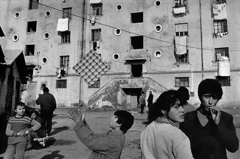 Nikos Economopoulos: Majstor fotografije koji pronalazi poeziju u svakodnevnom životu - 26 Nikos Economopoulos: Majstor fotografije koji pronalazi poeziju u svakodnevnom životu - 26