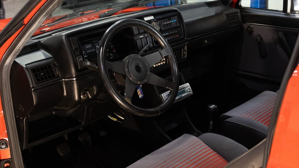Ovaj Volkswagen GTI iz 1985. na BaT-u ima nešto malo posebno - 4