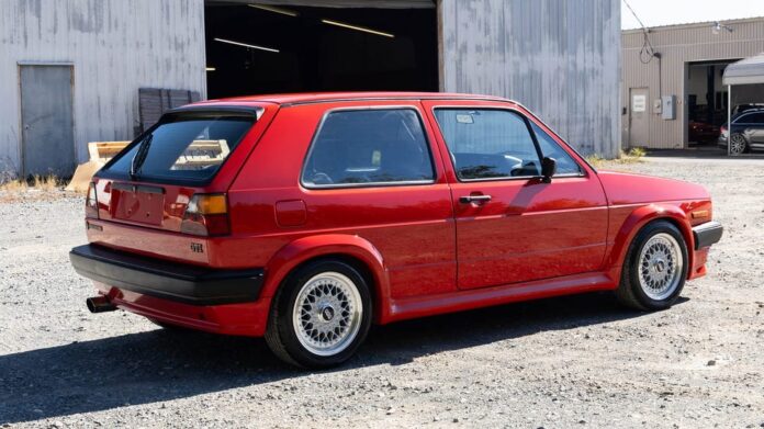 Ovaj Volkswagen GTI iz 1985. na BaT-u ima nešto malo posebno