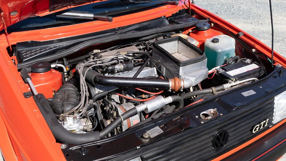Ovaj Volkswagen GTI iz 1985. na BaT-u ima nešto malo posebno - 2