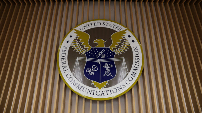 Predsjednik FCC-a želi dopustiti zatvorima ometanje ilegalnih mobitela