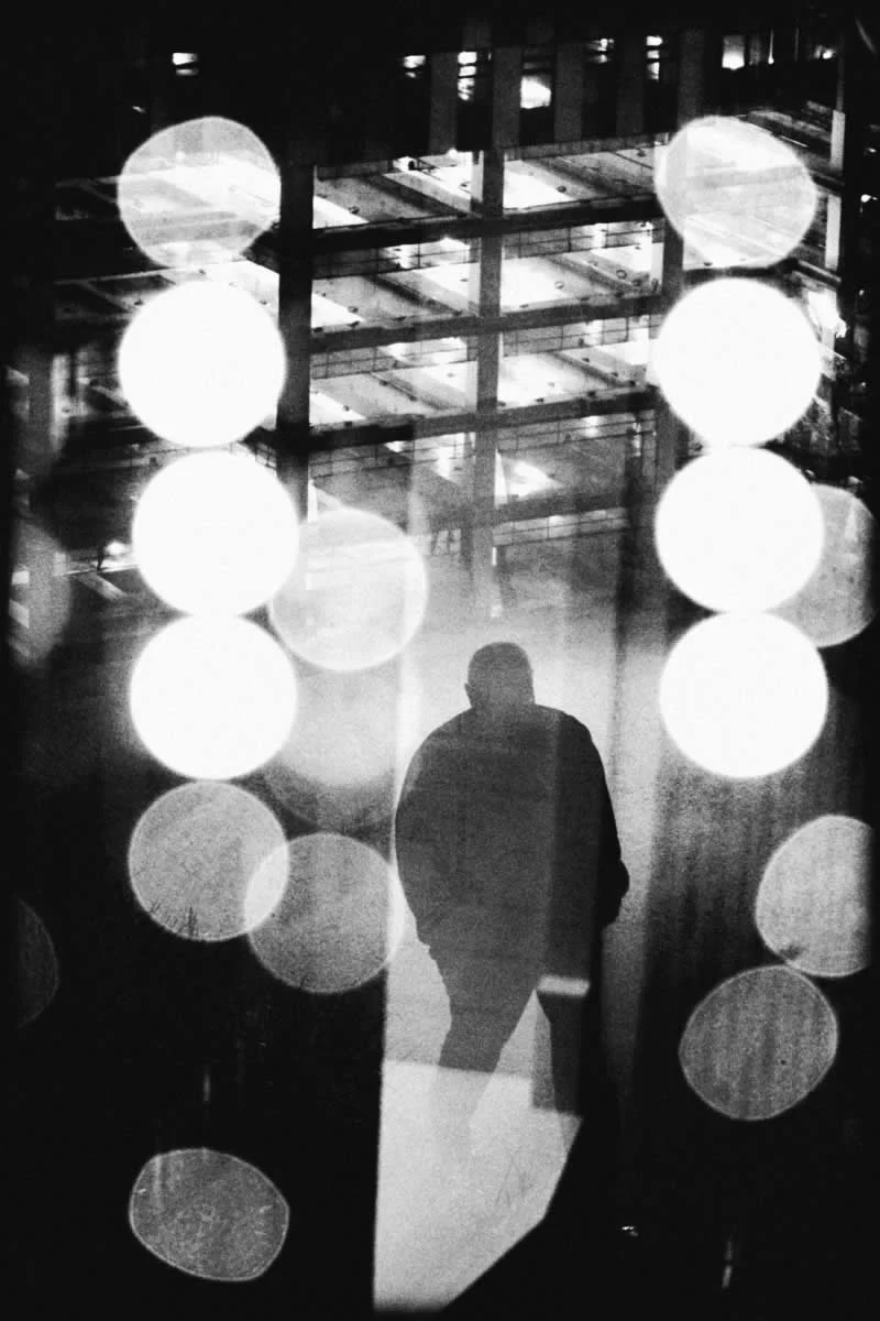 Ulične priče u crno-bijeloj tehnici: 38 nagrađenih fotografija s MonoVisions nagrada 2026. - 12 Ulične priče u crno-bijeloj tehnici: 38 nagrađenih fotografija s MonoVisions nagrada 2026. - 12
