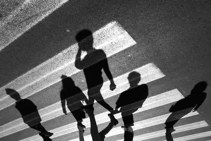 Ulične priče u crno-bijeloj tehnici: 38 nagrađenih fotografija s MonoVisions nagrada 2026. - 7 Ulične priče u crno-bijeloj tehnici: 38 nagrađenih fotografija s MonoVisions nagrada 2026. - 7