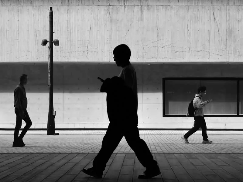 Ulične priče u crno-bijeloj tehnici: 38 nagrađenih fotografija s MonoVisions nagrada 2026. - 11 Ulične priče u crno-bijeloj tehnici: 38 nagrađenih fotografija s MonoVisions nagrada 2026. - 11