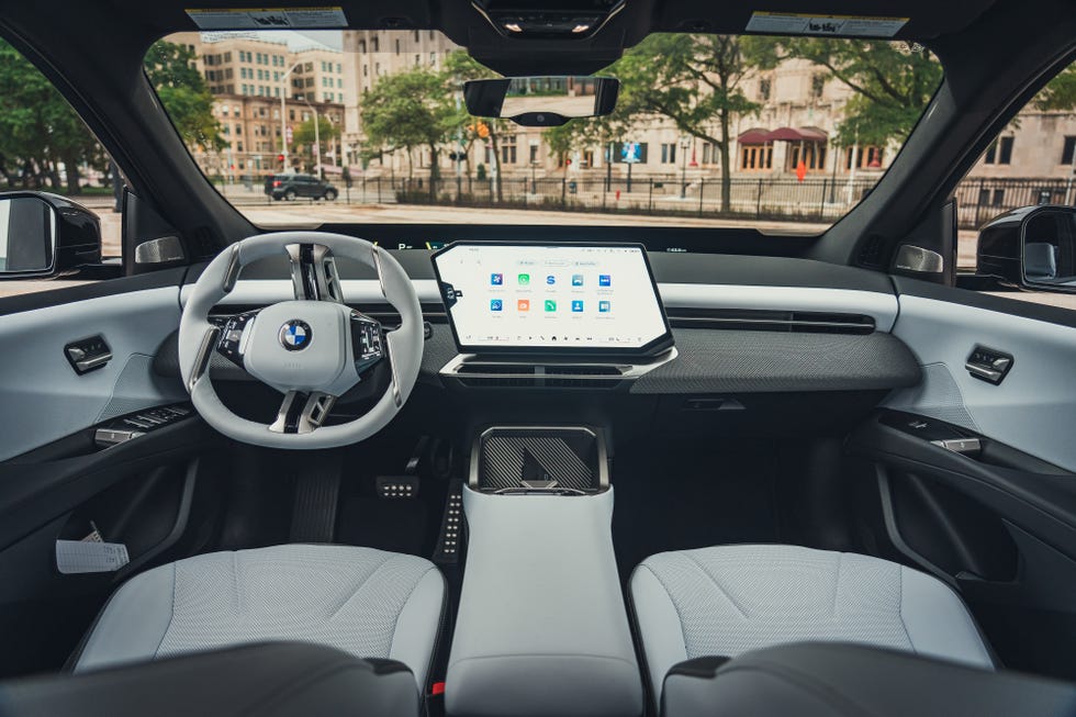 Usporedni test: BMW iX3 2027. vs. Mercedes-Benz GLC400 - 2